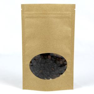 窓を持つクラフト紙袋を立てる