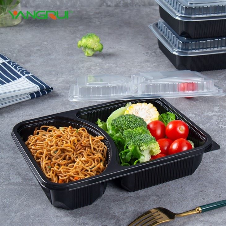 テイクアウト用のプラスチック製の食品容器